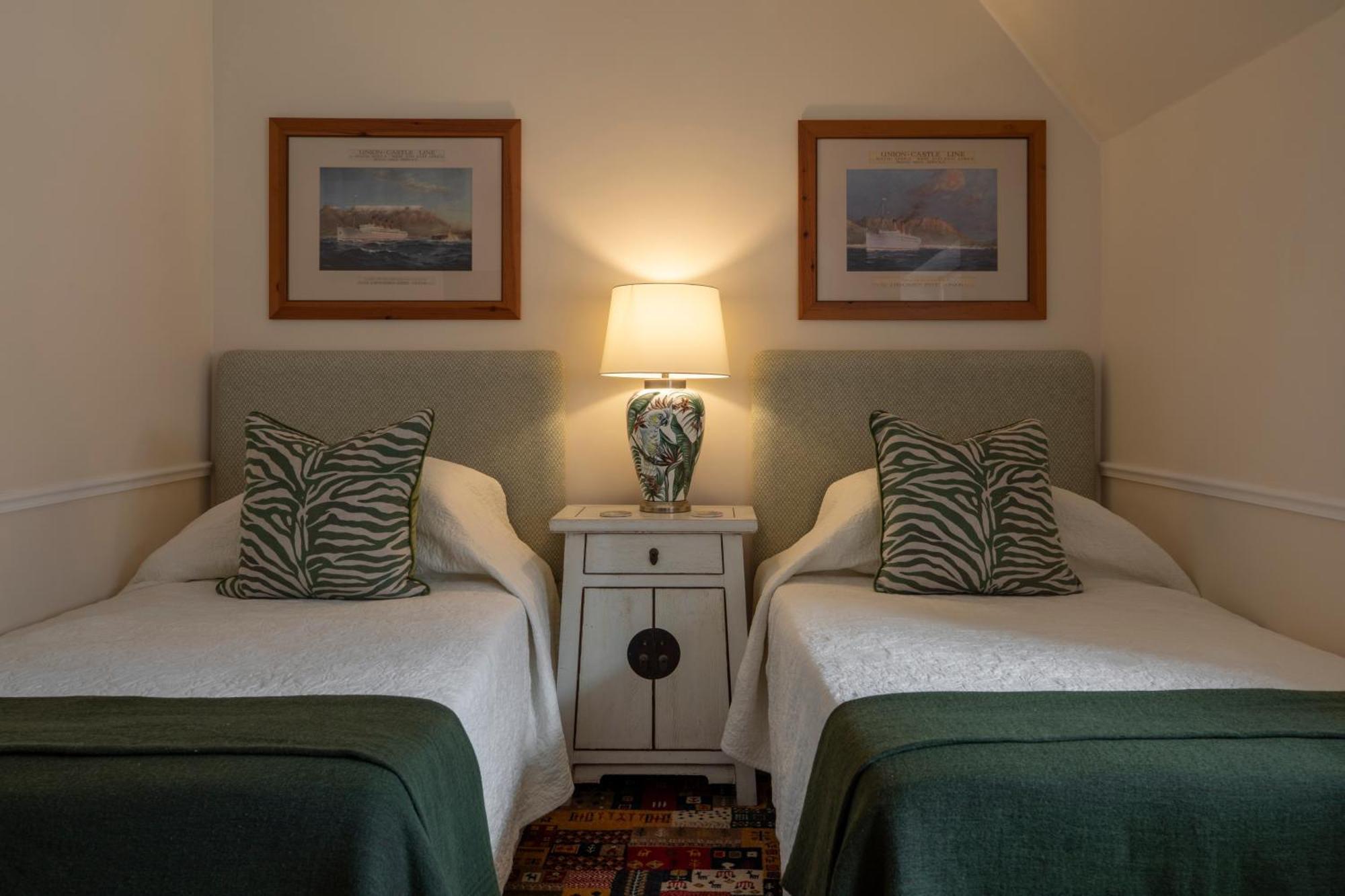 St James Guest Houses كالكباي المظهر الخارجي الصورة